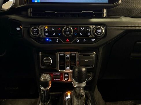 Used 2024 Jeep Wrangler Unlimited Rubicon 4xe w/ Technology Group image 29