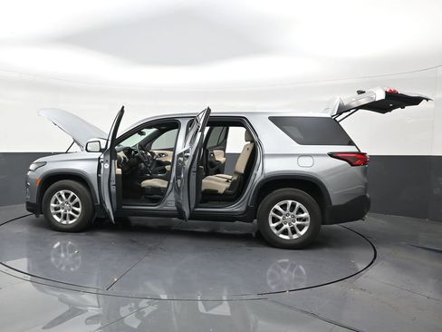 Used 2023 Chevrolet Traverse LS FWD image 30