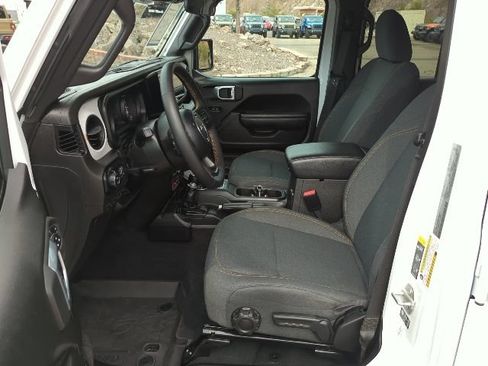 Used 2024 Jeep Gladiator Sport AWD/4WD image 16