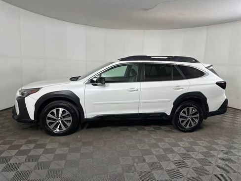 Used 2023 Subaru Outback Premium image 6