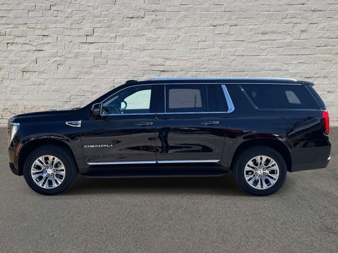 Used 2025 GMC Yukon XL Denali image 2
