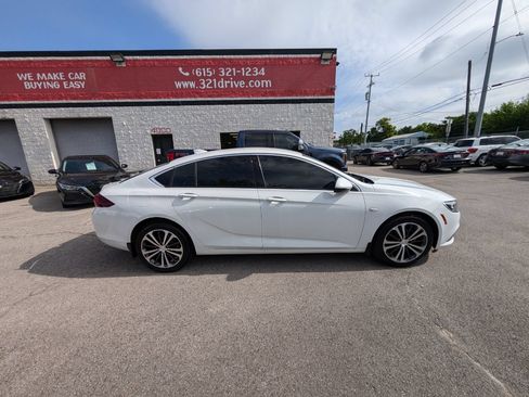 Used 2019 Buick Regal Essence w/ Driver Confidence Package I FWD image 5