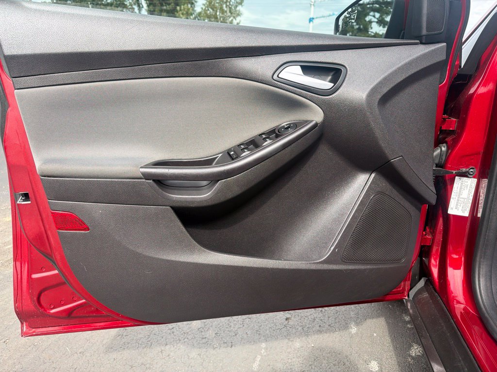 Used 2014 Ford Focus SE FWD image 16
