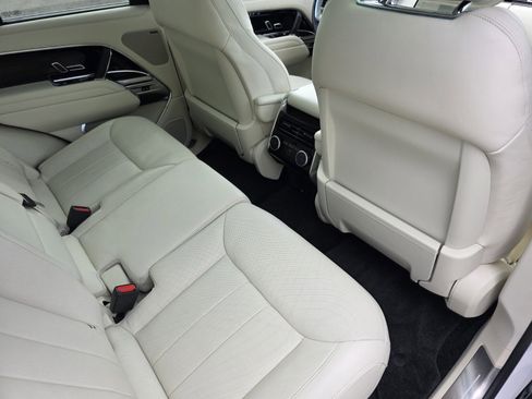 Used 2023 Land Rover Range Rover SE image 24