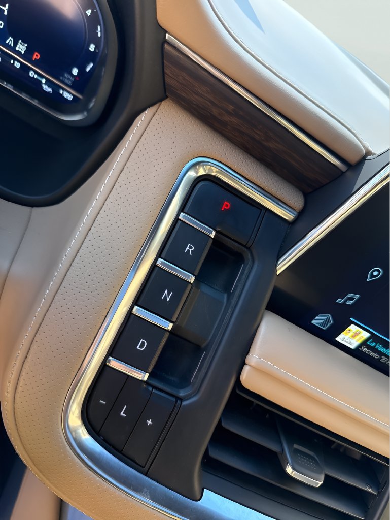Used 2023 Chevrolet Tahoe Premier AWD/4WD image 24