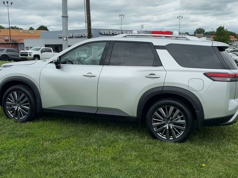 Used 2024 Nissan Pathfinder SL w/ SL Premium Package AWD/4WD image 4