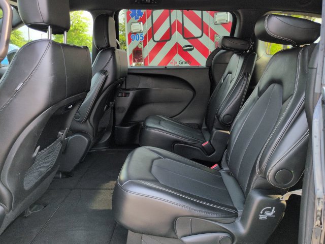 Certified 2025 Chrysler Pacifica Select FWD image 13
