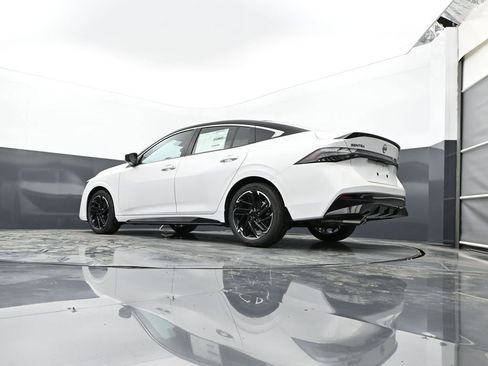 New 2026 Nissan Sentra SR w/ SR Premium Package FWD image 28