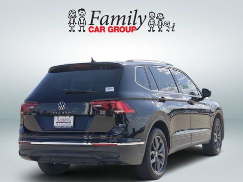 Used 2023 Volkswagen Tiguan SE w/ Panoramic Sunroof Package FWD image 4