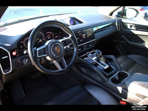Used 2020 Porsche Cayenne E-Hybrid w/ Premium Plus Package AWD/4WD image 30