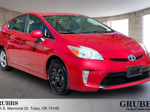 Used 2015 Toyota Prius Four FWD image 1