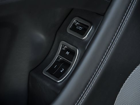 Used 2020 Bentley Bentayga AWD/4WD image 19