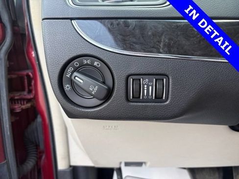 Used 2015 Chrysler Town & Country Touring FWD image 27