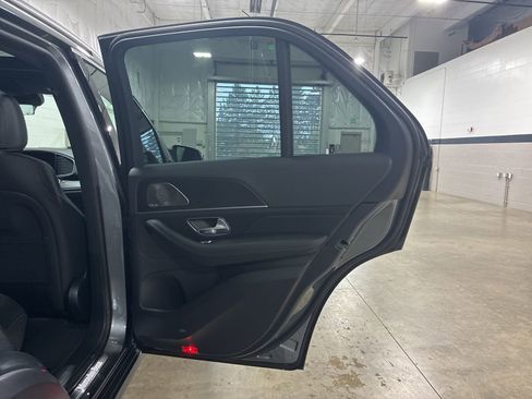Used 2025 Mercedes-Benz GLE 450e 4MATIC image 29