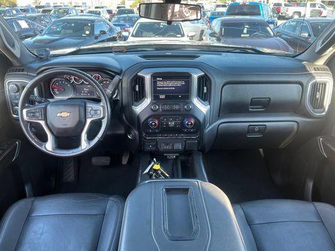 Used 2021 Chevrolet Silverado 1500 LT w/ Convenience Package II AWD/4WD image 9
