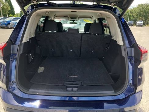 Used 2025 Nissan Rogue SV AWD/4WD image 10