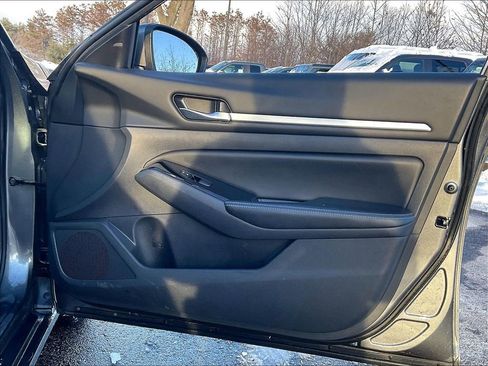 Used 2023 Nissan Altima 2.5 SV image 11