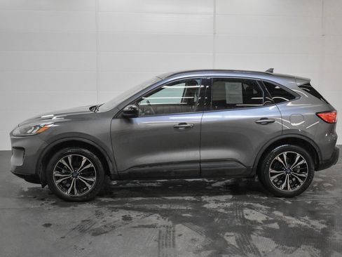 Used 2022 Ford Escape SE w/ SE Sport Appearance Package image 4