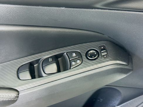 Used 2025 Nissan Altima 2.5 SV FWD image 24