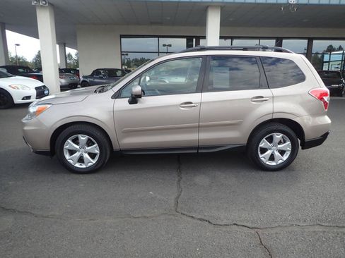 Used 2015 Subaru Forester 2.5i Premium AWD/4WD image 2