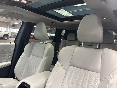 Used 2025 Mitsubishi Outlander SEL image 25