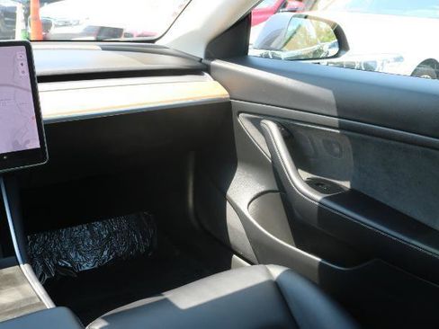 Used 2020 Tesla Model 3 Standard Range RWD image 19