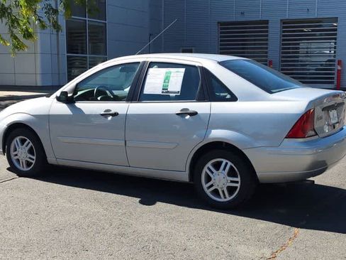 Used 2003 Ford Focus SE FWD image 6