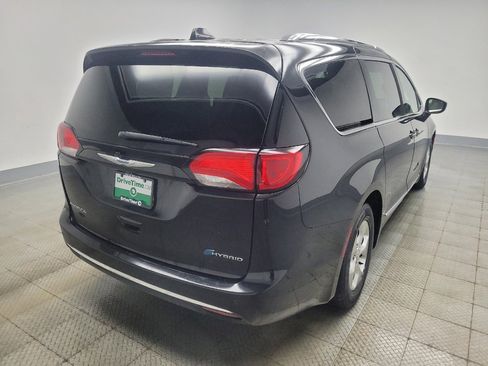 Used 2018 Chrysler Pacifica Touring-L image 9