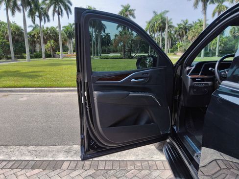 Used 2023 Cadillac Escalade ESV Luxury AWD/4WD image 24