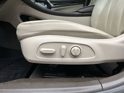 Used 2017 Buick LaCrosse Essence FWD image 9