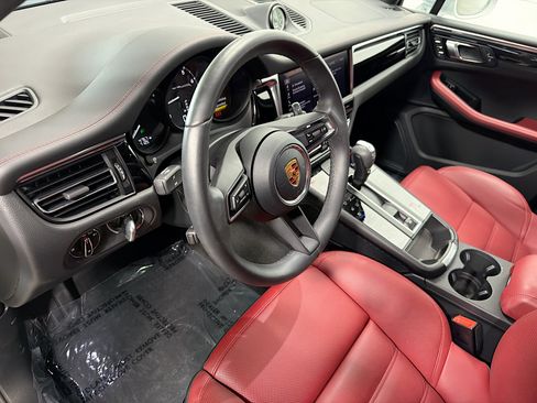 Used 2026 Porsche Macan AWD/4WD image 4