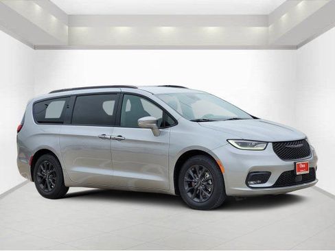Used 2021 Chrysler Pacifica Touring w/ S Appearance Package FWD image 1