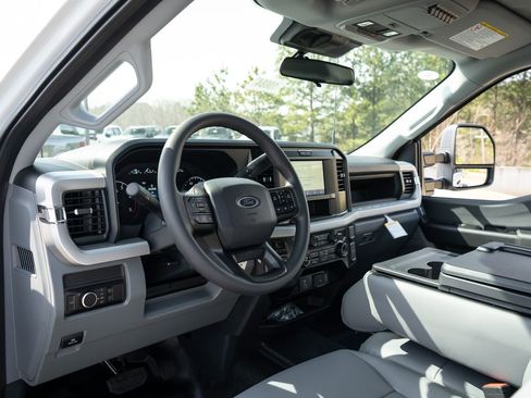 New 2026 Ford F250 XL w/ FX4 Off-Road Package image 13