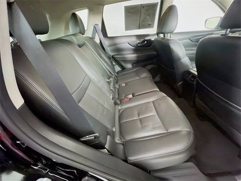 Used 2018 Nissan Rogue SL w/ Premium Package image 30