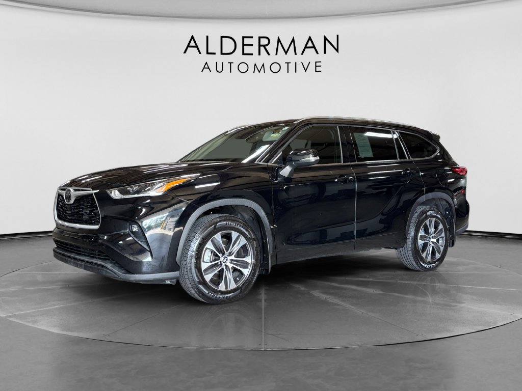 Used 2021 Toyota Highlander XLE AWD/4WD image 1