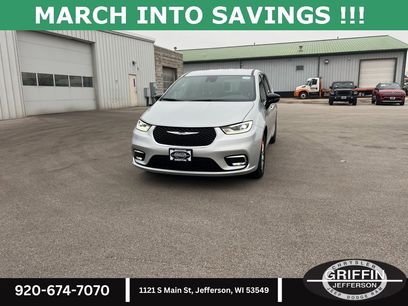 New 2026 Chrysler Pacifica Select