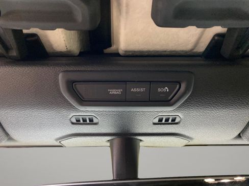 Used 2019 Jeep Wrangler Unlimited Sahara image 16