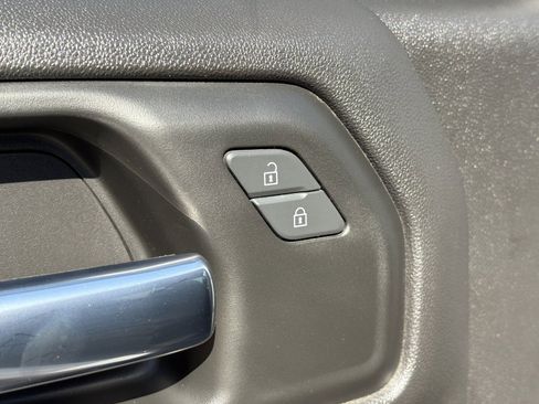 Used 2023 Chevrolet Silverado 1500 Custom AWD/4WD image 17