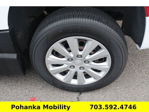 Used 2020 Chrysler Voyager L image 34