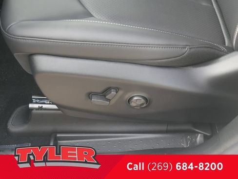 New 2027 Chrysler Pacifica Select FWD image 22