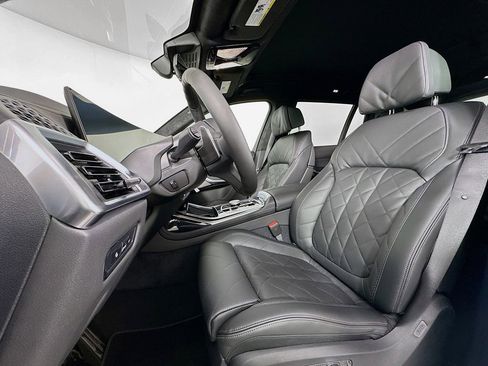 Used 2026 BMW X7 xDrive40i w/ M Sport Package image 16