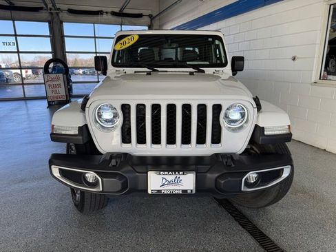 Used 2020 Jeep Gladiator Overland image 3