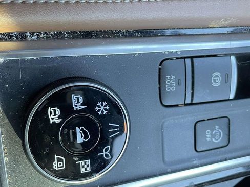 Used 2024 Nissan Pathfinder Platinum w/ Cargo Package image 43