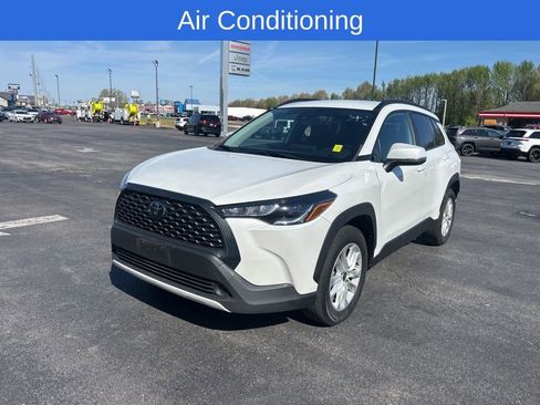 Used 2022 Toyota Corolla Cross LE image 4