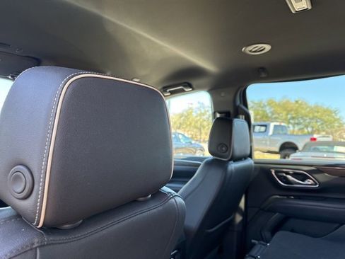 Used 2023 Chevrolet Suburban Premier image 20