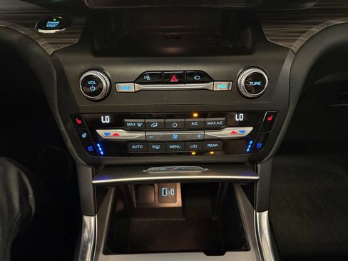 Used 2020 Ford Explorer Limited w/ Equipment Group 310A AWD/4WD image 14