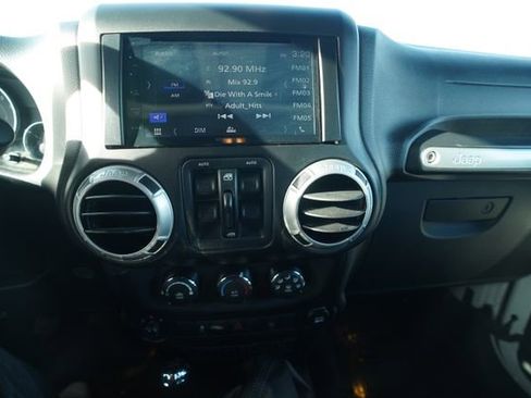 Used 2015 Jeep Wrangler Unlimited Sahara w/ Dual Top Group image 28