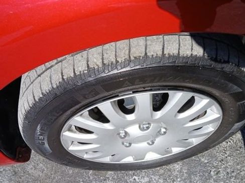 Used 2010 Toyota Camry LE image 10