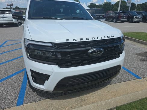 Used 2024 Ford Expedition Limited RWD image 9