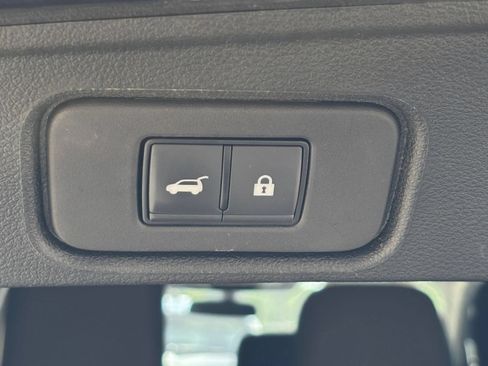 Used 2025 Nissan Pathfinder SV FWD image 23